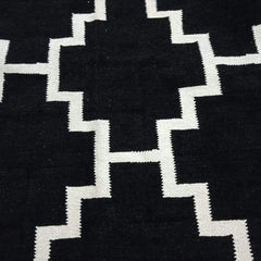 Black & White Moroccan Velvet Style Rug - 4ft' x 6ft'