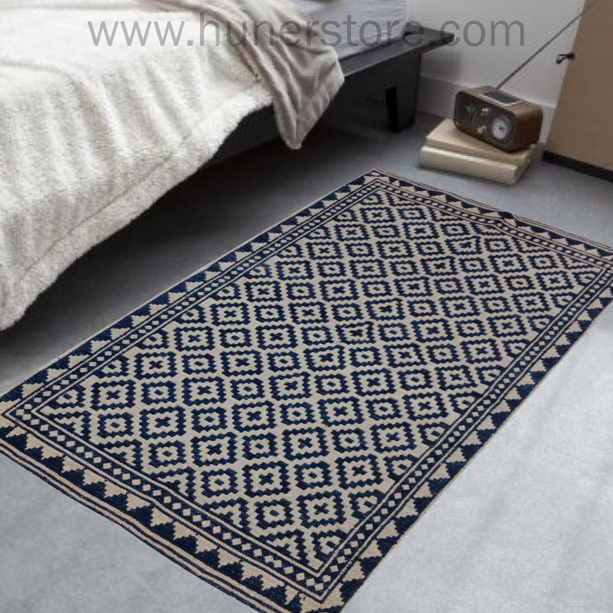 Diamond Style - Navy & Beige (4ft x 6Ft)