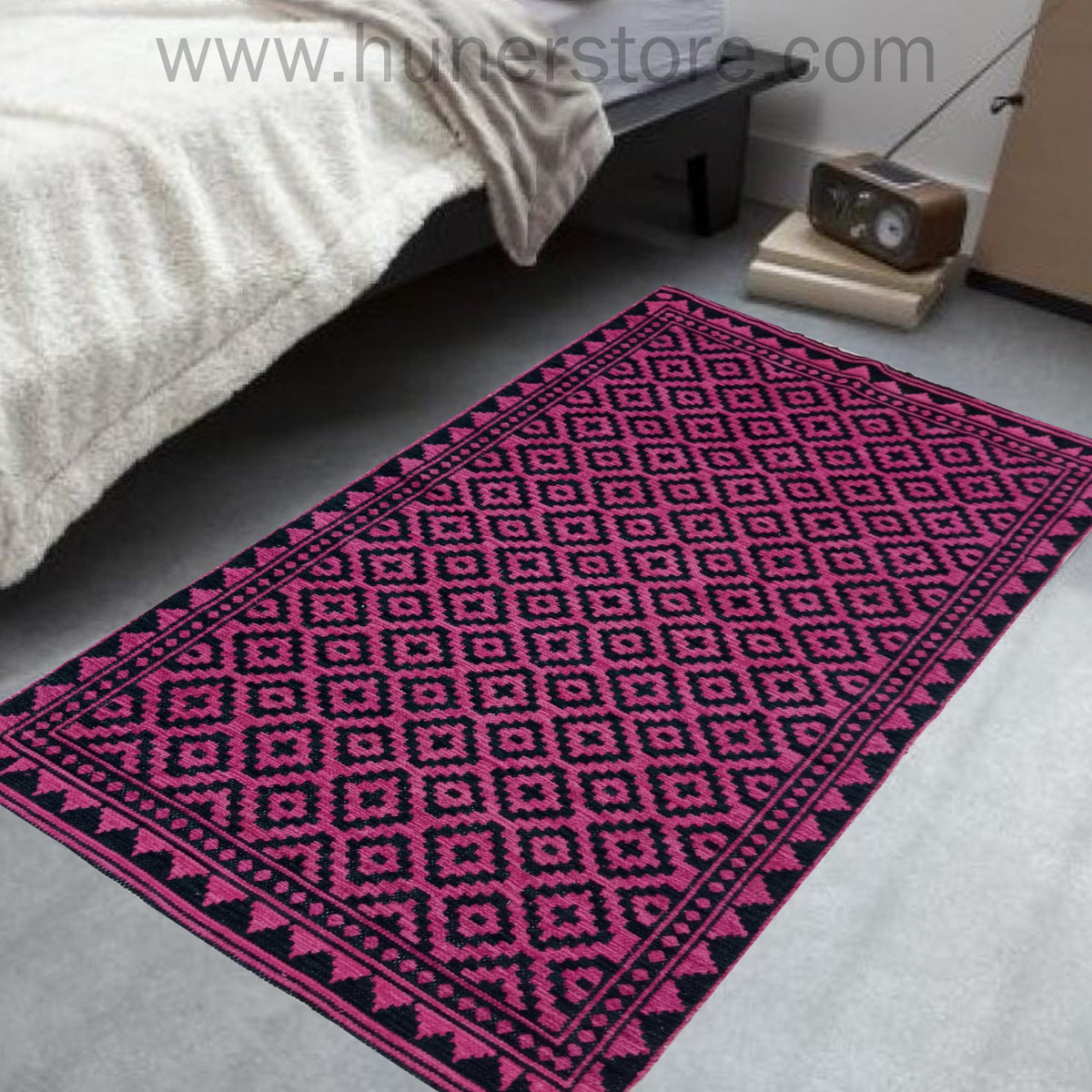 Diamond Style - Black & Shocking Pink (4ft x 6Ft)
